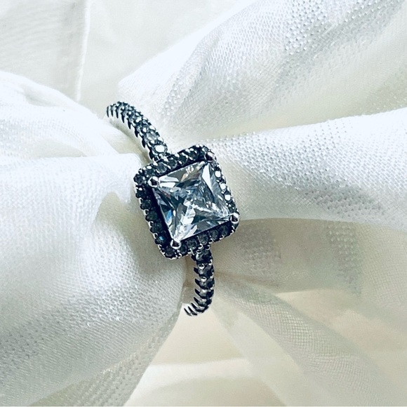 NWOT 925 Sterling Silver Sparkling Cubic Zirconia Fashion Ring - Picture 2 of 14